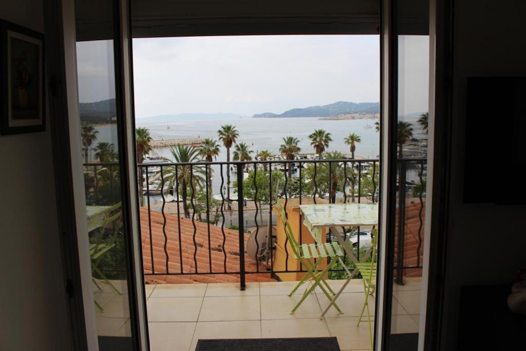 T2 Coquet Le Lavandou Plein Centre Vue Mer Exceptionnelle. Apartamento Exterior foto