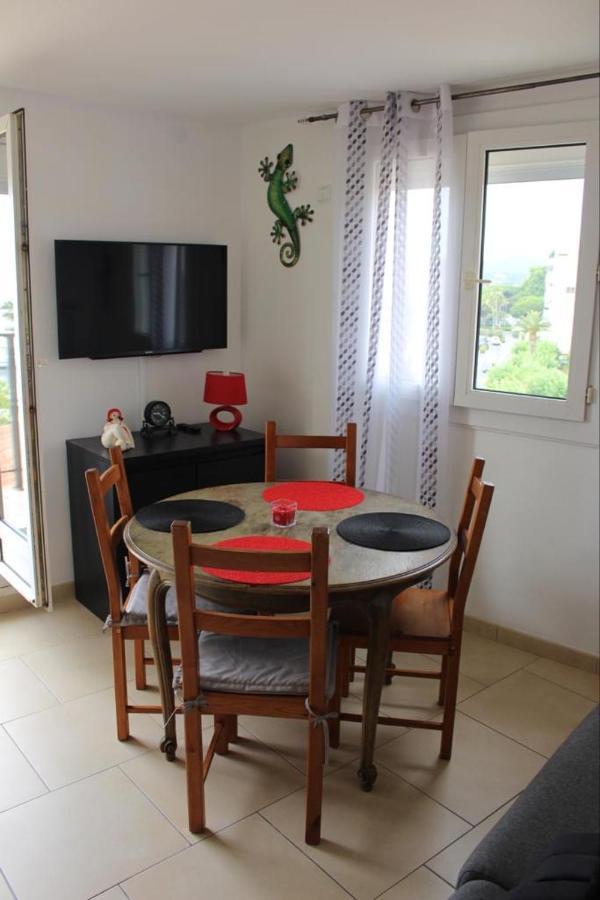 T2 Coquet Le Lavandou Plein Centre Vue Mer Exceptionnelle. Apartamento Exterior foto